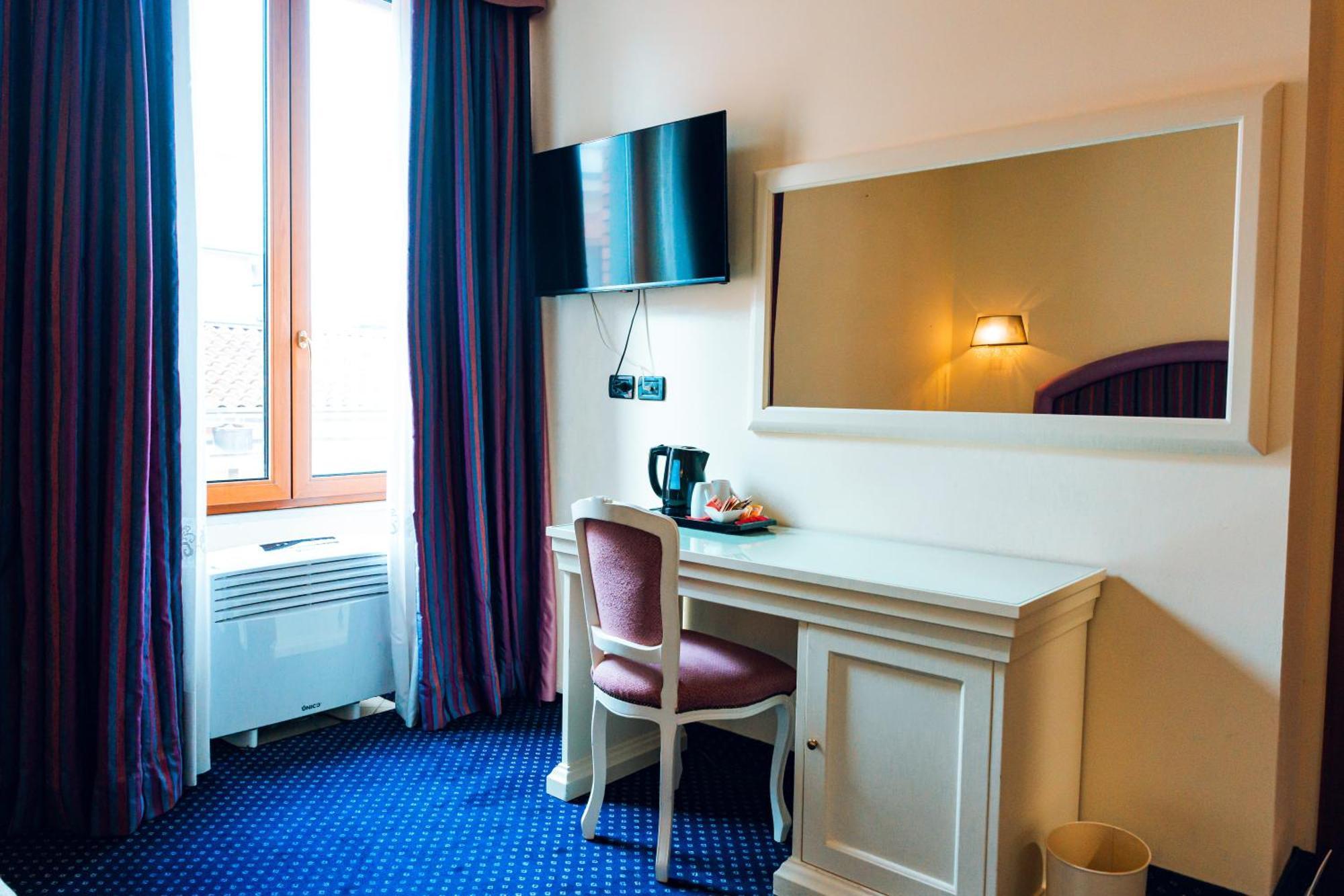Hotel Torre Della Vittoria 1928 Ferrara Luaran gambar